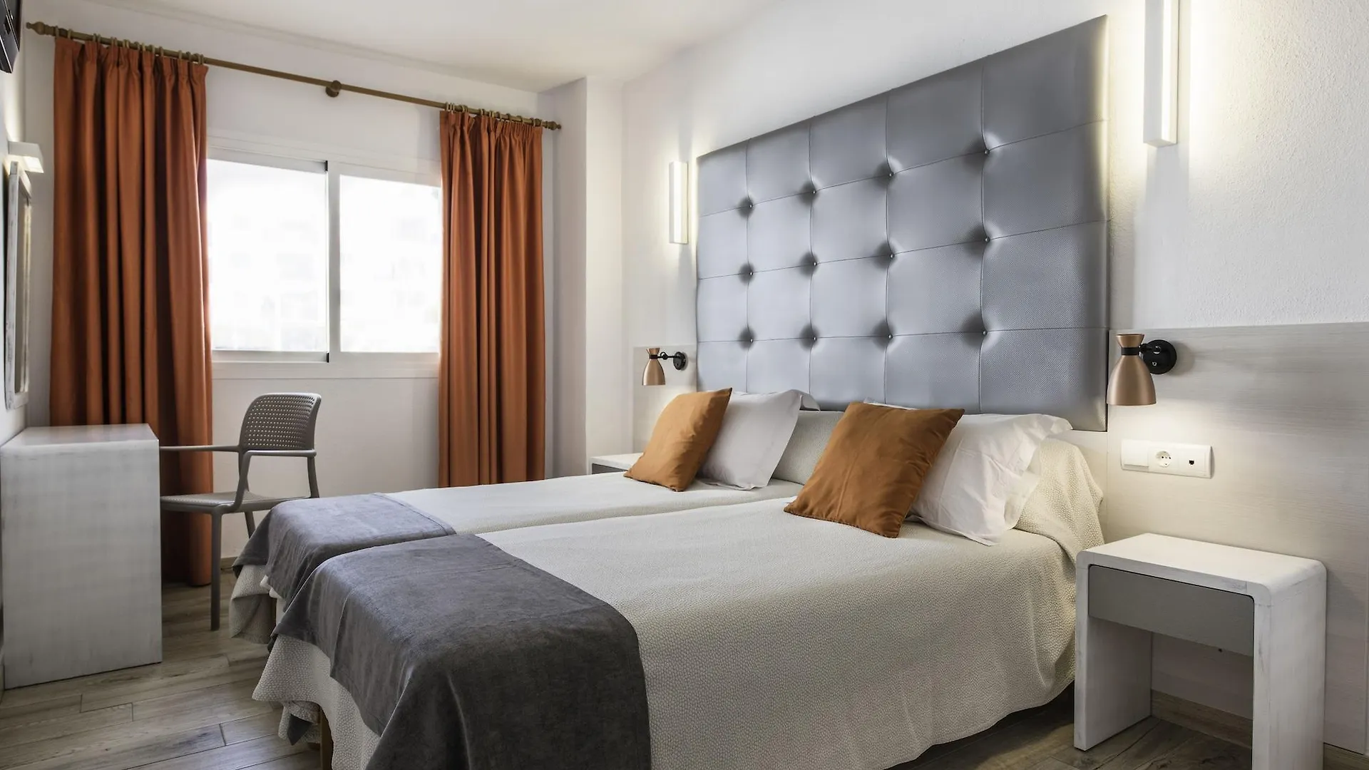 Oasis Sa Tanca Apartamentos Cala Llonga